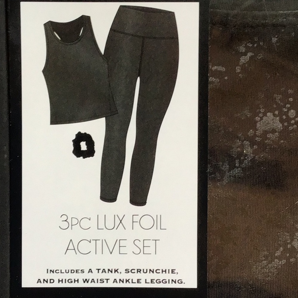 NWT- Three piece LUX FOIL active set- Size large